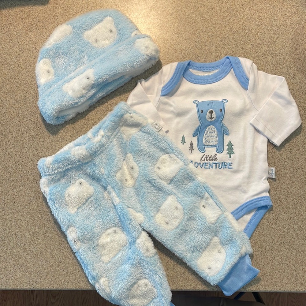 Baby outfit with hat
